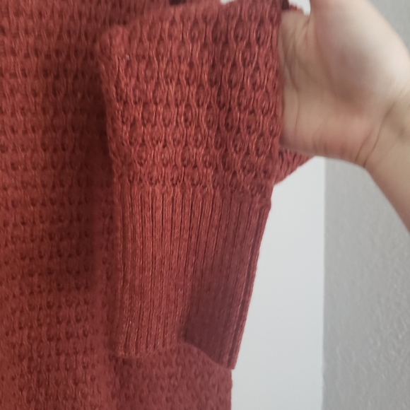 American Eagle Textured V-neck sweater - Picture 6 of 9